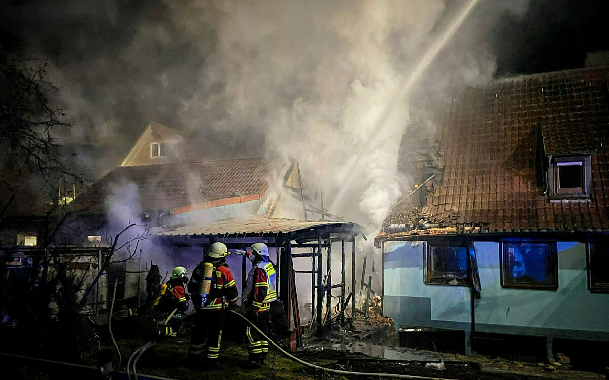Feuerwehr loescht brand in marktheidenfeld Feuerwehr loescht brand in marktheidenfeld